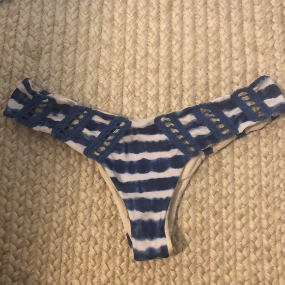 Acacia size small bikini set - Picture 2 of 2